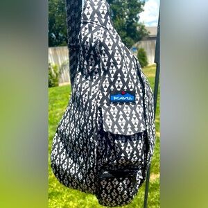 Kavu Rope Sling Bag Crossbody Backpack Black/White Geometric Triangles Trio